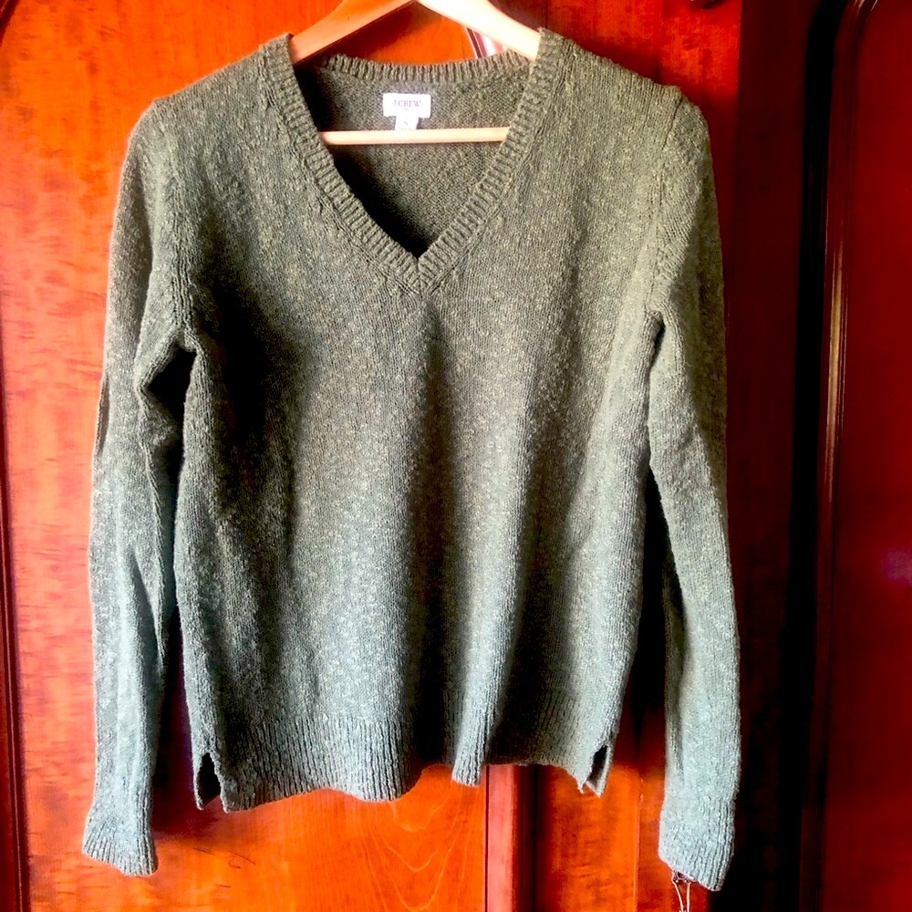 J. Crew Women’s V Neck Sweater ❗️